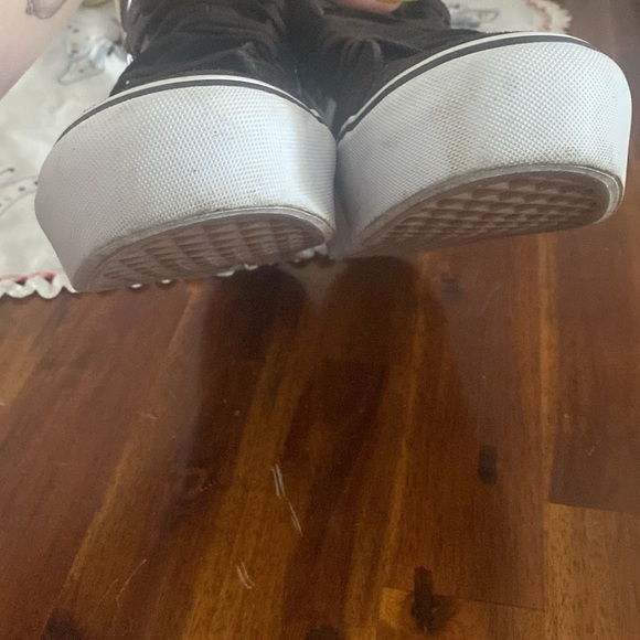 High top Women’s Vans- 8.5 - Picture 3 of 9